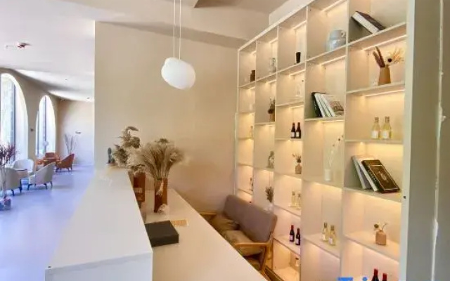 The Island private soup hotel