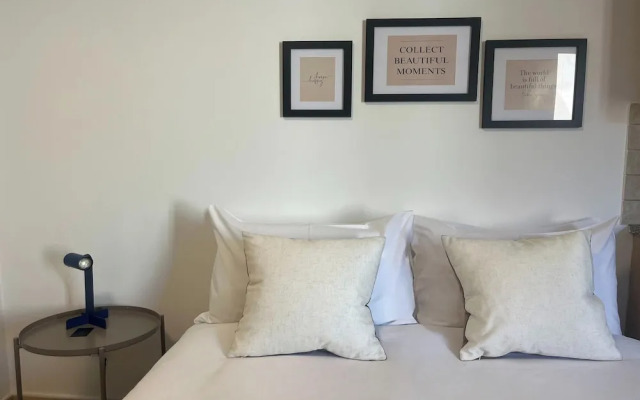 Phaedrus Living: Hoopoe Residencies 103