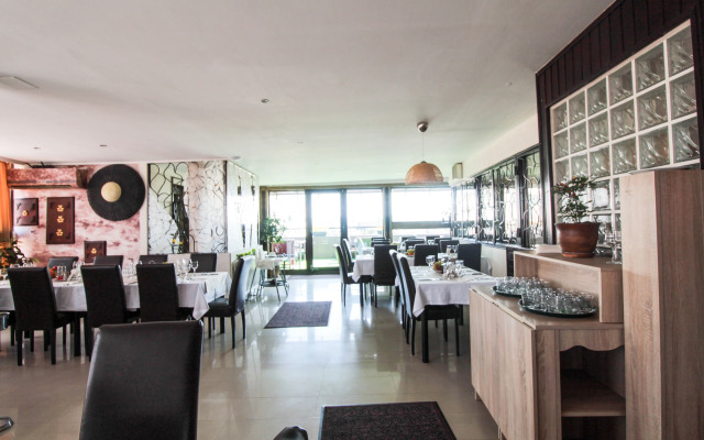 Hotel Razvan