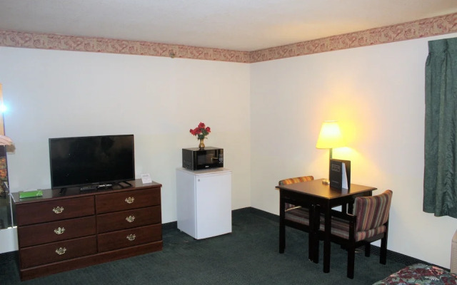 AmeriVu Inn & Suites - Cumberland