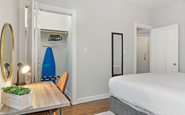 2BR Lively & Chic Home in Rogers Park