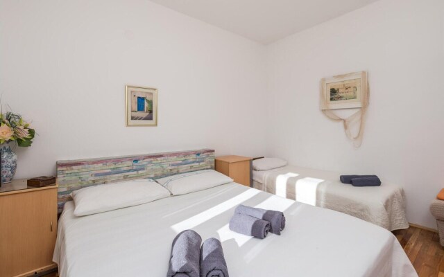 Stunning Home in Kremenici With Wifi and 2 Bedrooms
