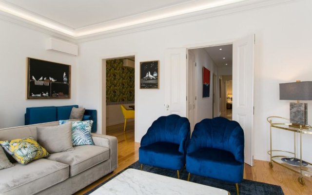 Lisbon luxury retreat! 2 suites, balcony & views!!