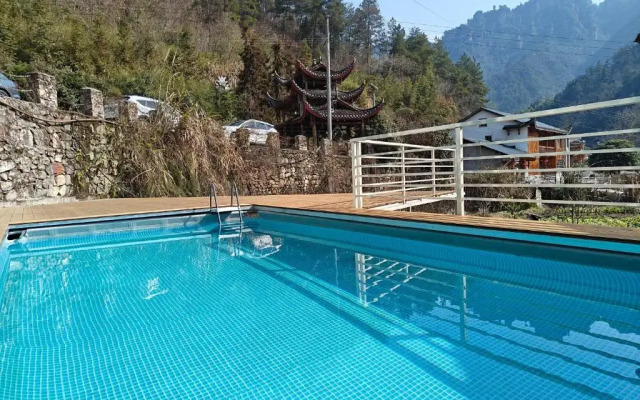 Whispering Mountains Boutique Hotel