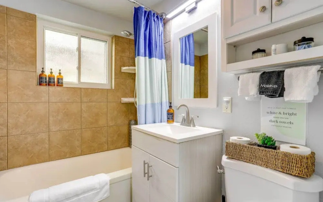 Seattle Garden Retreat: Walk to Water & Shops!