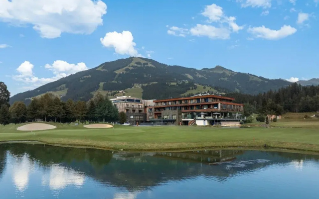 Exclusive Penthouse on the Golf Course