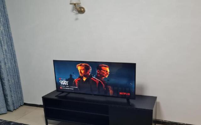 Relaxing, 3bdr with king bed & free parking