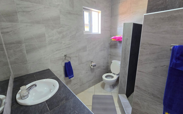 Adorable 1-bedroom Apartment 3 km From Eagle Beach