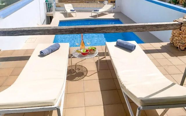 Merill Pool and Sea Charming Apart 4
