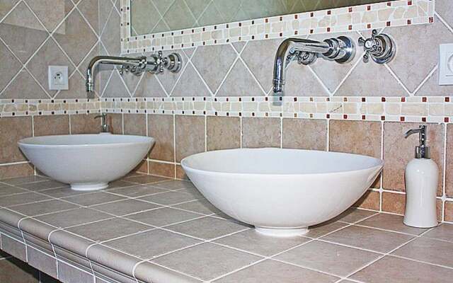 Opulent Villa in Le muy with Swimming Pool