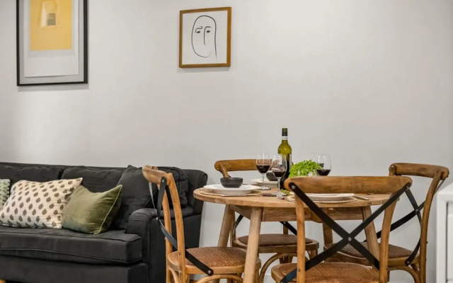 StayCentral - Hawthorn East - Study, 2 Car spaces