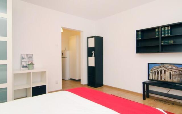 Modern & Elegant Studio