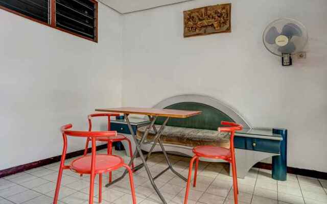 Oyo 3917 Kost Putri Siwalankerto