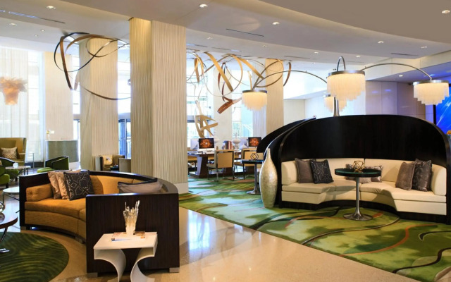 Renaissance Arlington Capital View Hotel
