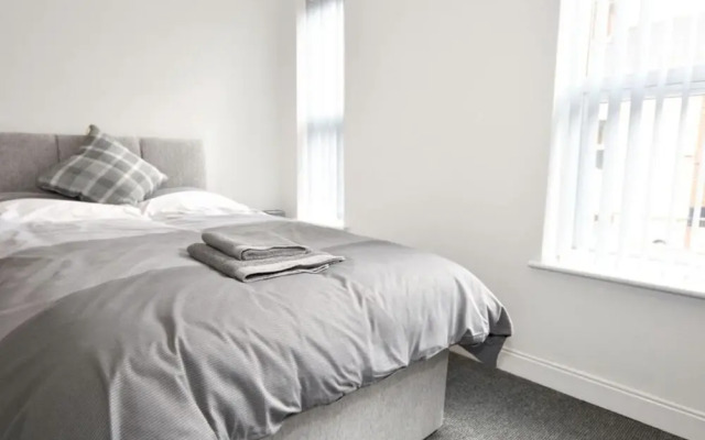 Townhouse @ 50 Birks Street Stoke