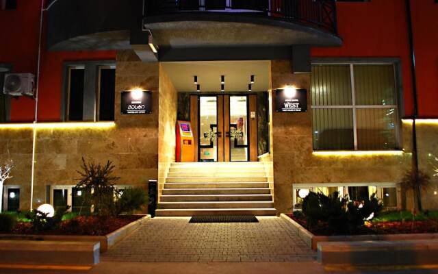 Hotel West