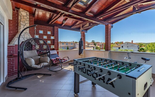 Amazing Home in Pomer With Wifi and 6 Bedrooms