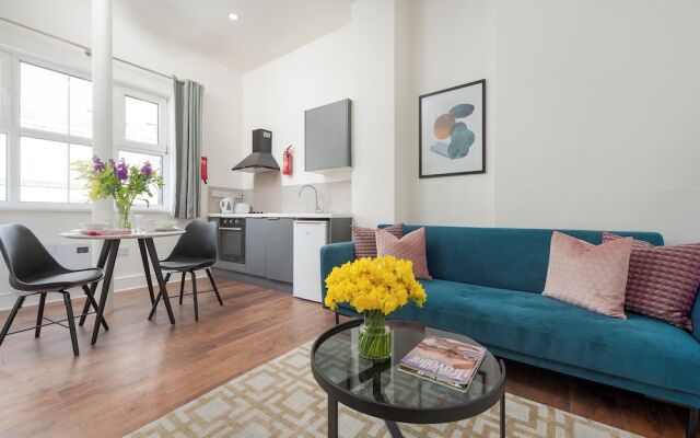 Earl's Court by CAPITAL 119