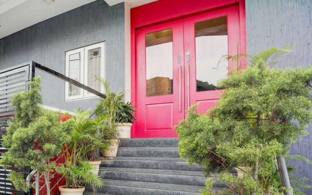 Cozy Stays Near Halasuru Metro Station