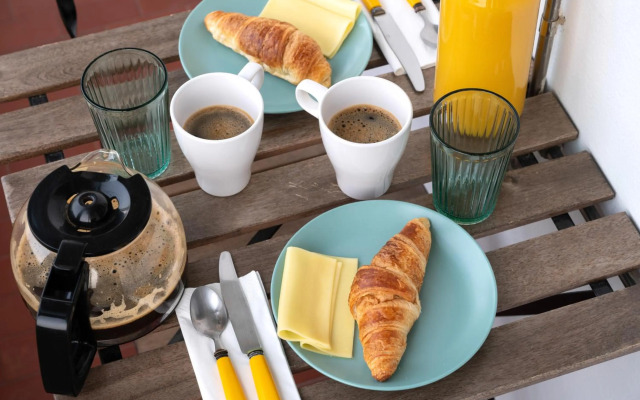 ! Luminous 2BR Top Floor ! Praça da República