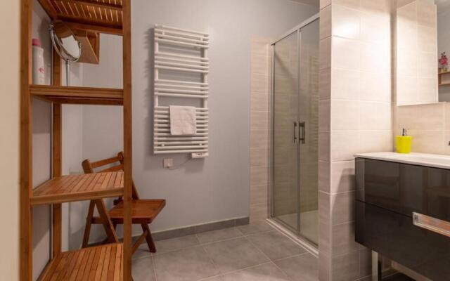 Apartment with balcony near downtown