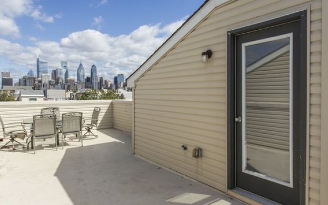 Philly's Finest - Roof Deck, Pool Table and More