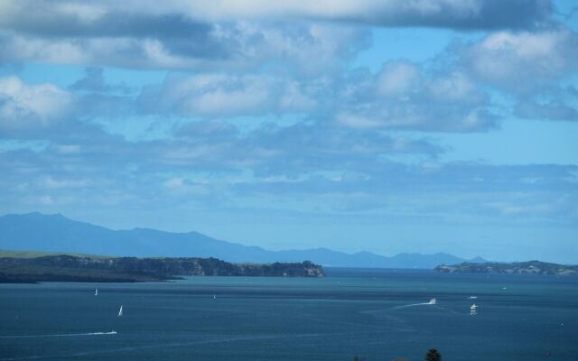 Sunny, Spacious And Magnificent Sea Views!