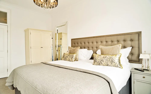 JOIVY Luxury George Street Apartments: Forth Suite