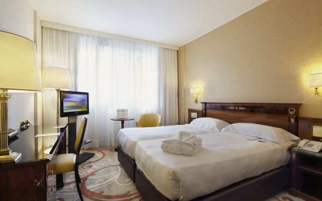 UNAHOTELS Scandinavia Milano Hotel