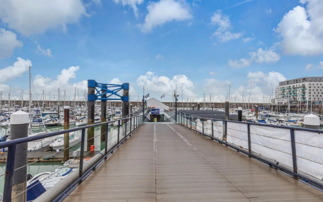 On the Water 3 with Free Parking | By My Getaways