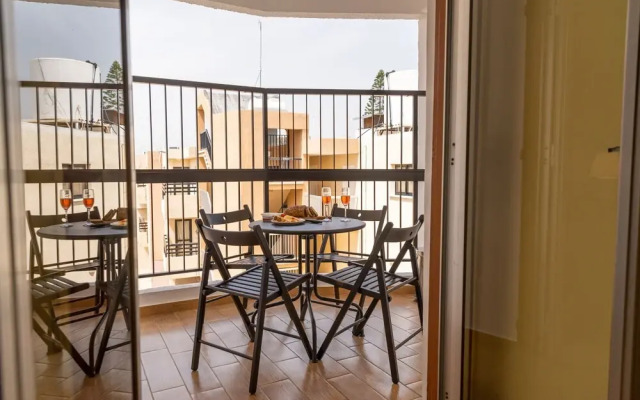 Gold Feathers Apartment By STAY BnB