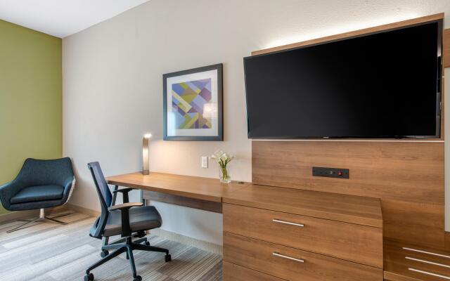 Holiday Inn Express & Suites Ruskin by IHG