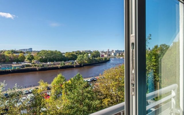 Luxury River Views - 2 Bed Apartment
