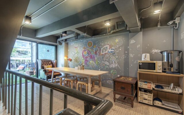 Sloth Hostel Don Mueang