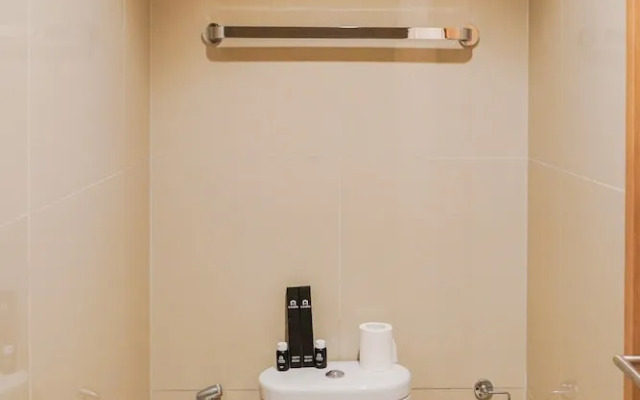 Fabulous Studio Apartment at Tree Park City Cikokol