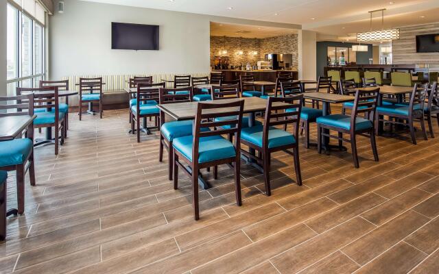 Best Western Plus Bolivar Hotel & Suites