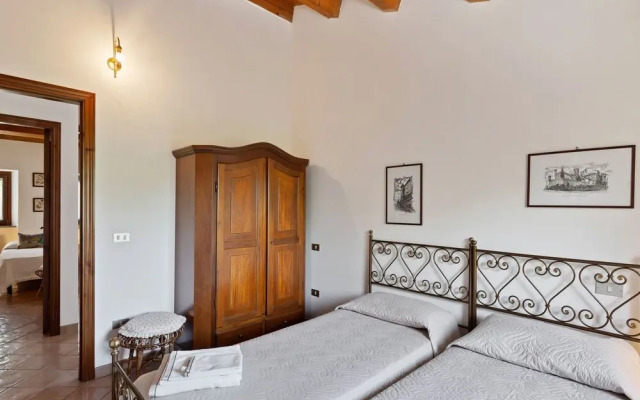 Traditional Villa in Varano With Private Garden