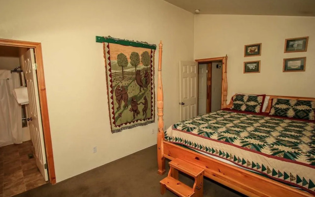 Bear Claw Bungalow #379