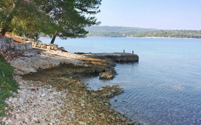 Apartments by the sea Necujam, Solta - 5186