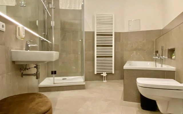 Leipzig-Suites No.12 4 Zimmer Apartment und Balkon