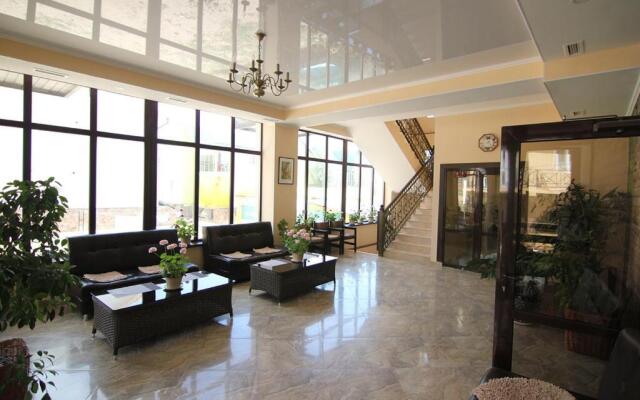 Kristall Hotel