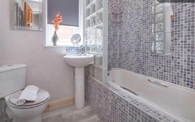 Inviting 2-bed House in York