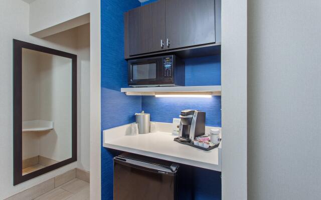Holiday Inn Express Hotel & Suites Oakland-Airport by IHG