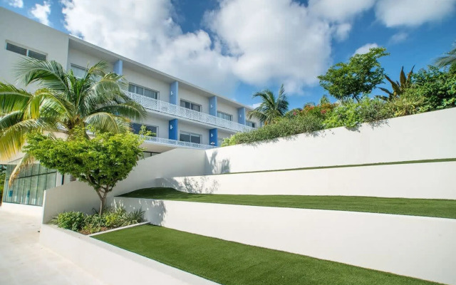 Spacious 1BR 1bth Apt w Rooftop Pool Near Beach