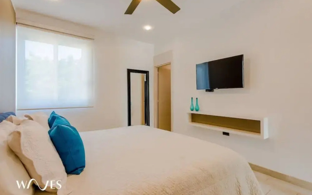 1 Rec Steps From the Beach Rooftop Pool