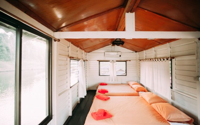 Pufa EngNam Lake Resort