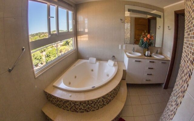 Maravilhosa Mansão em Frente à Praia