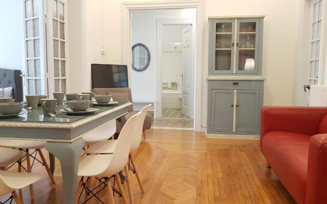 Ionian Apartment- Athens Center, 6 Bd, 2.5 Bath