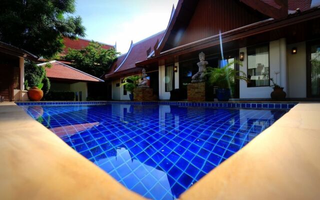 Sirinthara Villa 4 bed pool Nai Harn