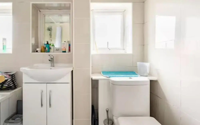 Luton Airport Guest House